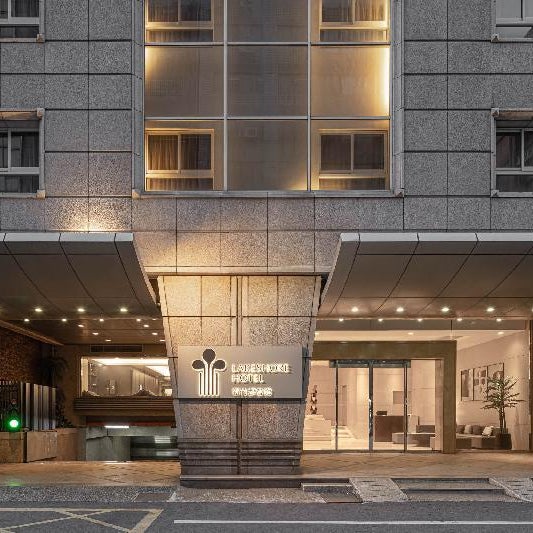 Lakeshore Hotel Metropolis Thumbnail