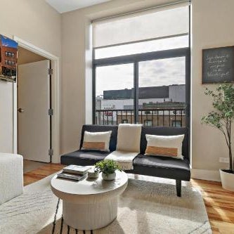 MERGED Attractive 1BR Apartment in Chicago - Broadway 404 Thumbnail