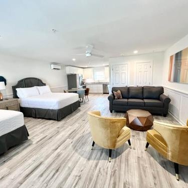 302 Queen Suite, 3rd Floor Low Tide
