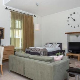 Spacious Studio Apartment in the heart of Old Town Thumbnail
