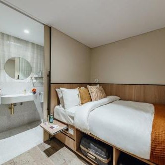 Aerotel Sydney - Inside International Terminal Airport Thumbnail