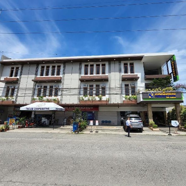 Madonna Hometel & Suites New Pandan