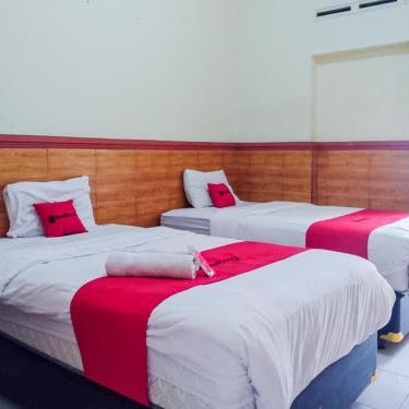 RedDoorz Syariah At Griya Soeratin Pacitan Thumbnail