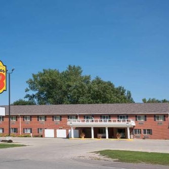 Super 8 by Wyndham Sheldon Thumbnail
