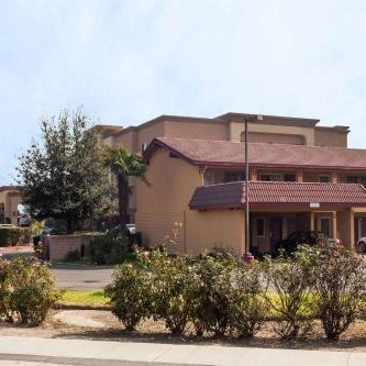 Super 8 by Wyndham Visalia Thumbnail