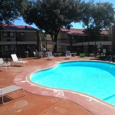 Super 8 by Wyndham Kerrville TX Thumbnail