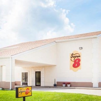 Super 8 by Wyndham Lincoln Thumbnail