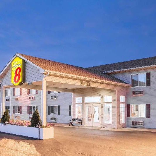 Super 8 by Wyndham Neosho Thumbnail