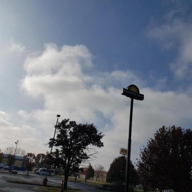 Days Inn & Suites by Wyndham Merrillville Thumbnail