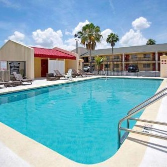 Super 8 by Wyndham Orlando International Drive Thumbnail