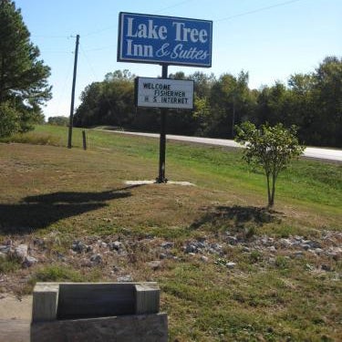 Lake Tree Inn & Suites Thumbnail