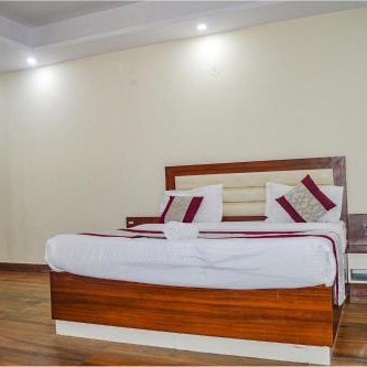 FabHotel The Golf Inn - Nr Botanical Garden Metro