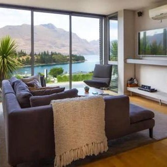 Stunning Lakeview 1 Bedroom Apartment Thumbnail
