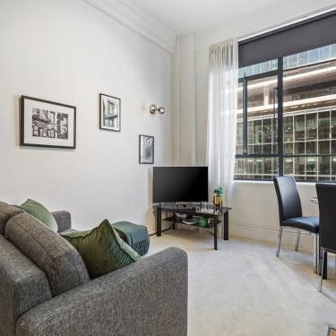 Cosy Central Apartment - Charming Building Thumbnail