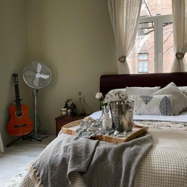 Exquisite 1Br Apts in City Center w Parking Thumbnail