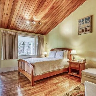 Island Inn Thumbnail