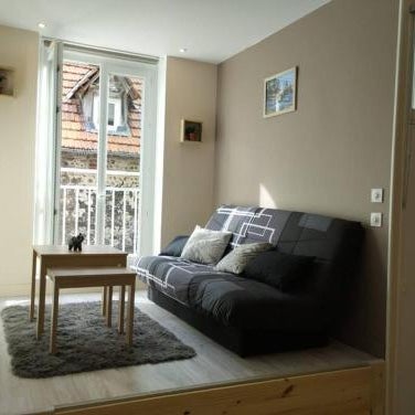 House of twenty, calme,rue piétonne, proche de la mer, wifi gratuit Thumbnail
