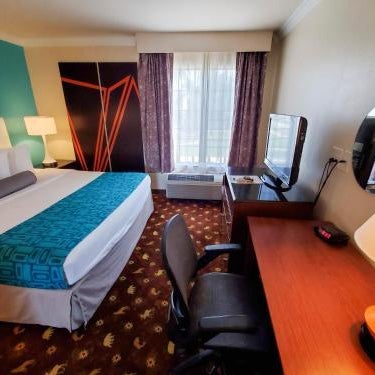 Howard Johnson by Wyndham Pasadena Thumbnail