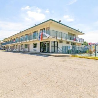 OYO Hotel South Bend - Campus Thumbnail