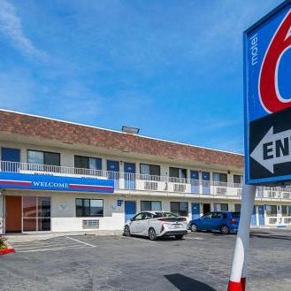 Motel 6 Lost Hills / Buttonwillow Racetrack Thumbnail