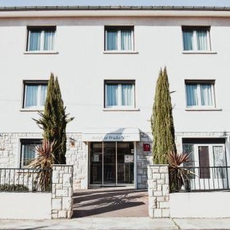 Hôtel PRADO avec Parking - Proche Zénith Thumbnail