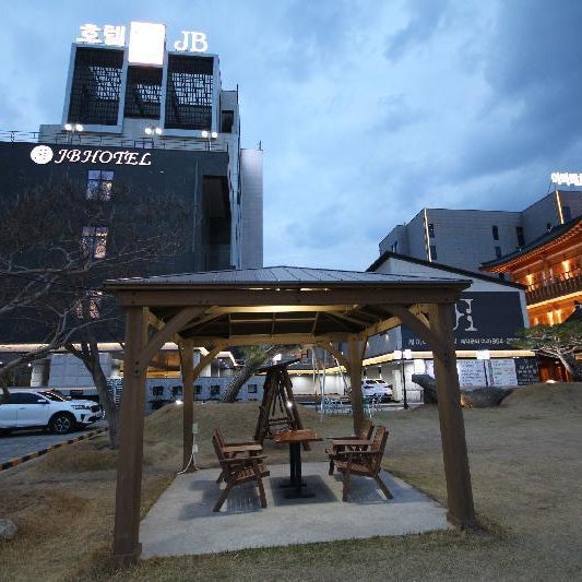 JB Tourist Hotel