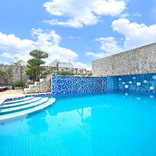California Saigon Hotel & Rooftop Pool Thumbnail