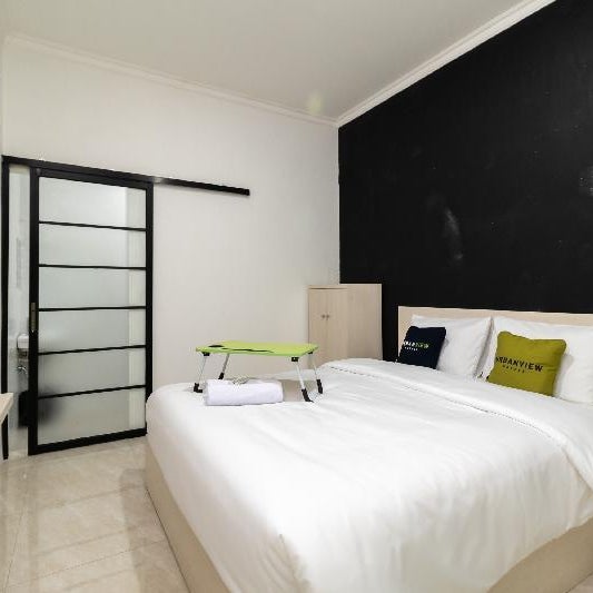 Urbanview Hotel Bizhome Artha Gading Boulevard by RedDoorz Thumbnail