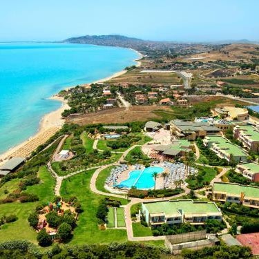 Serenusa Resort