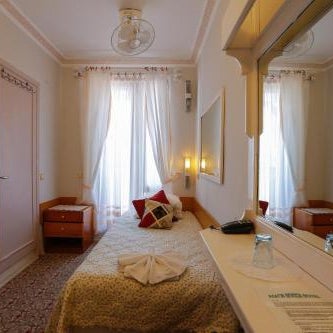 Beach House Hotel