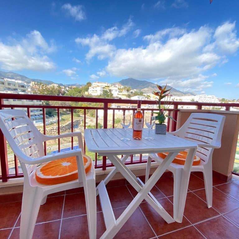 Fuengirola Holiday Apartment w/Balcony View & Pool