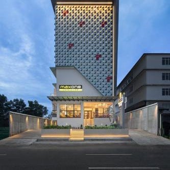MaxOneHotels at Kota Harapan Indah-Bekasi