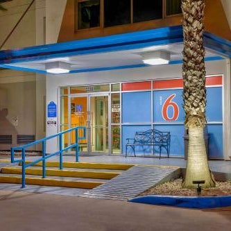 Motel 6 Eagle Pass, TX - Lakeside Thumbnail