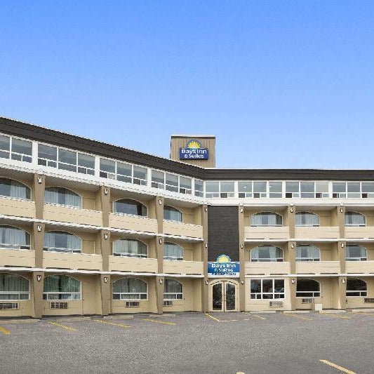 Days Inn & Suites by Wyndham North Bay Downtown Thumbnail