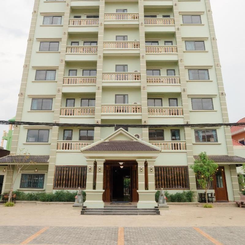 V CROWN HOTEL Thumbnail