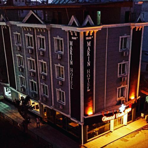 Grand Black Hotel