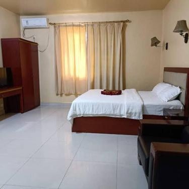 ROYAL HOTEL