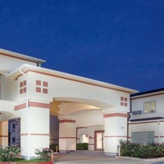 Super 8 by Wyndham Brenham TX Thumbnail