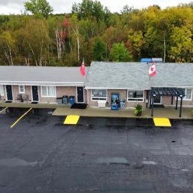 Moonlight Inn & Suites Thumbnail