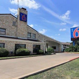 Motel 6 Austin, TX - Central Downtown UT Thumbnail
