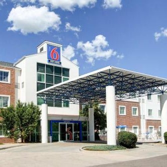 Super 8 by Wyndham Aurora East Thumbnail