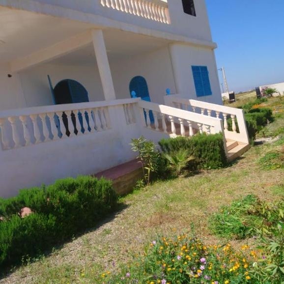 Villa en el campo sobre el mar