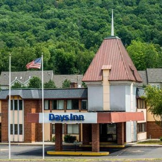 Days Inn by Wyndham Berlin Meriden Thumbnail