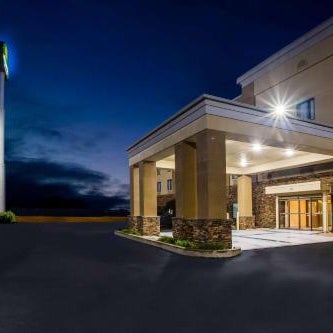 La Quinta Inn & Suites by Wyndham Pontoon Beach Thumbnail