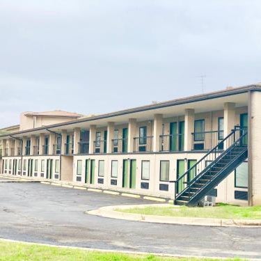 Super 8 by Wyndham Tupelo Airport Thumbnail