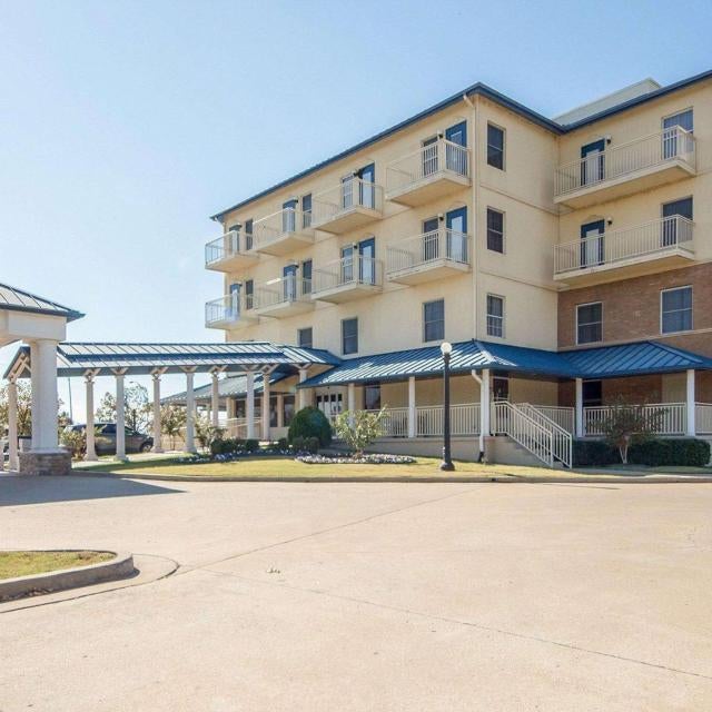 Quality Inn Tulsa-Downtown West Thumbnail