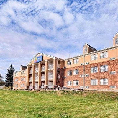 Comfort Inn & Suites Raphine - Lexington near I-81 and I-64 Thumbnail