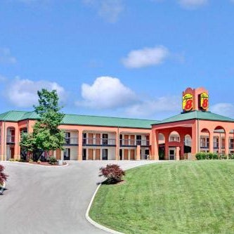 Super 8 by Wyndham Knoxville East Thumbnail