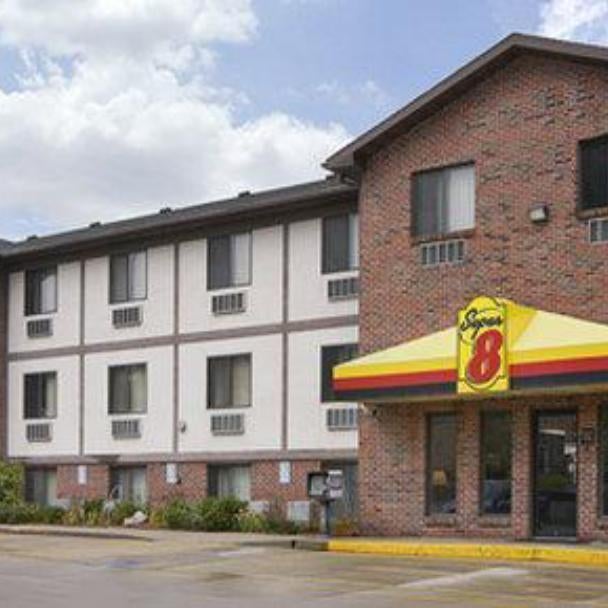 Super 8 by Wyndham Omaha/West Dodge Thumbnail