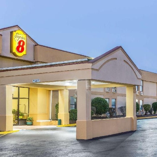Super 8 by Wyndham Knoxville Downtown Area Thumbnail